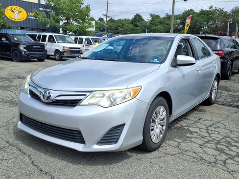Used 2014 Toyota Camry LE FWD image 3