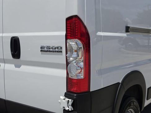 Used 2025 RAM ProMaster 2500 w/ Convenience Group FWD image 8