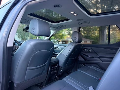 Used 2020 Chevrolet Traverse LT w/ LT Premium Package AWD/4WD image 12