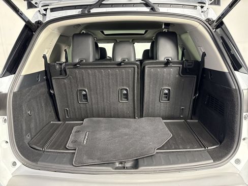 Certified 2025 Nissan Pathfinder Platinum w/ Black Appearance Package AWD/4WD image 38