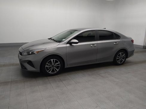 Used 2022 Kia Forte LXS w/ LXS Technology Package FWD image 2