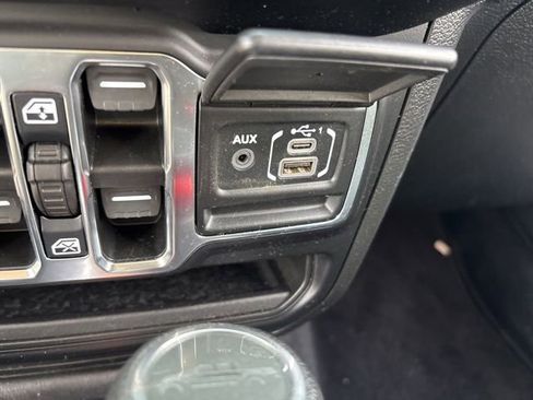 Used 2021 Jeep Gladiator Sport AWD/4WD image 32