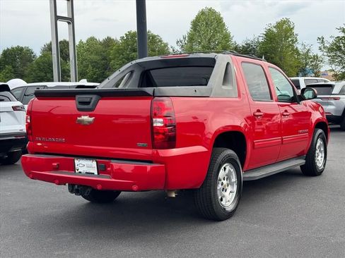 Used 2011 Chevrolet Avalanche LT RWD image 3