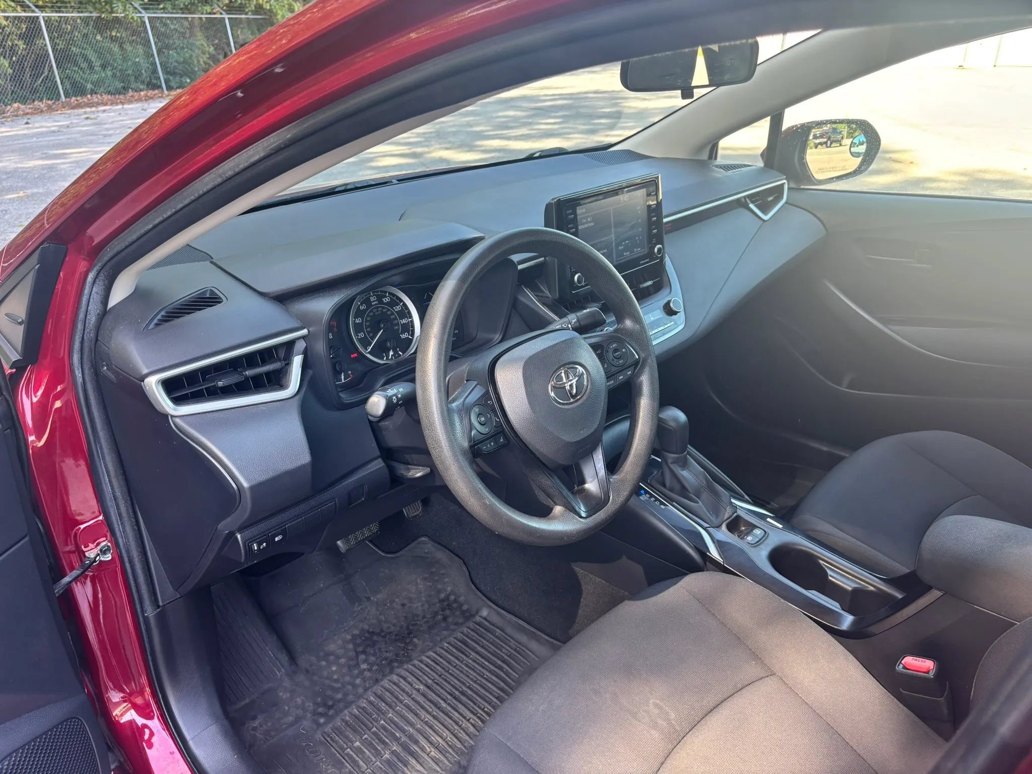 Used 2022 Toyota Corolla LE FWD image 9