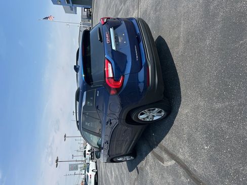 Used 2022 GMC Terrain SLE w/ Driver Convenience Package FWD image 11