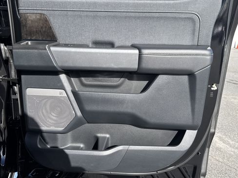 Used 2023 Ford F150 Lariat w/ Trailer Tow Package image 19