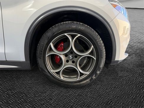 Used 2023 Alfa Romeo Stelvio Ti image 11