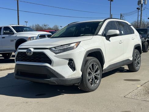 Used 2022 Toyota RAV4 XLE Premium image 2