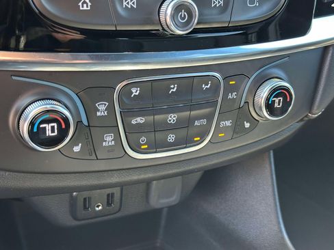 Used 2023 Chevrolet Traverse LT image 29
