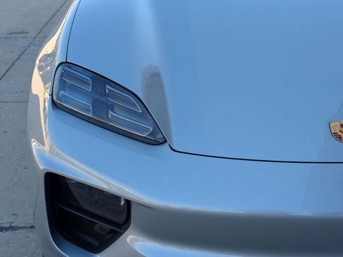 New 2026 Porsche Macan Electric RWD image 12