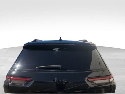 Used 2022 Jeep Grand Cherokee L Limited w/ Black Appearance Package image 4