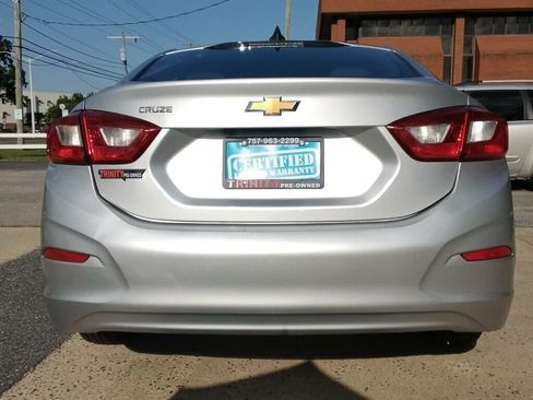 Used 2018 Chevrolet Cruze LS FWD image 3