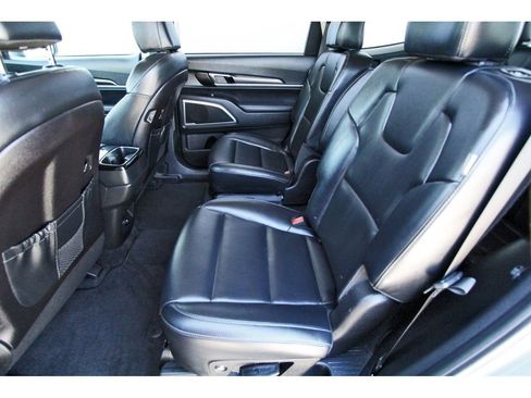 Used 2025 Kia Telluride S image 7