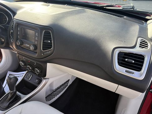 Used 2018 Jeep Compass Latitude image 40