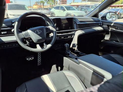 Used 2025 Toyota Camry SE FWD image 9