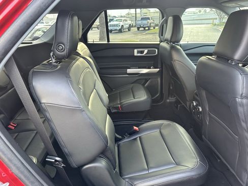 Used 2022 Ford Explorer XLT w/ Equipment Group 202A image 20