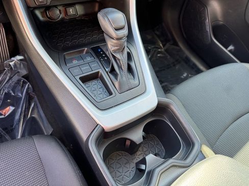 Used 2021 Toyota RAV4 LE image 15