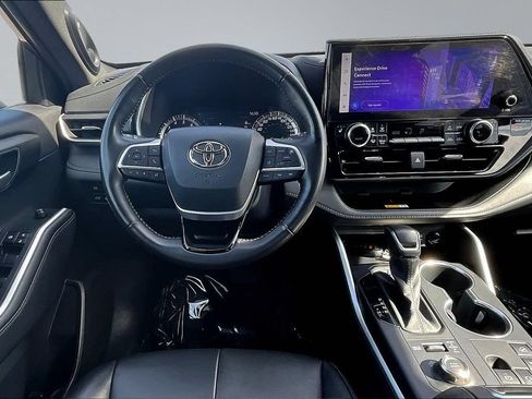 Used 2024 Toyota Highlander XSE AWD/4WD image 8