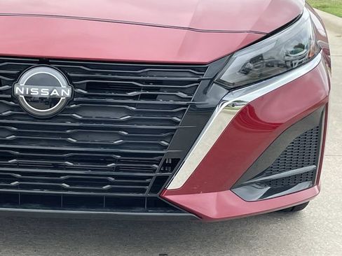 Used 2024 Nissan Altima 2.5 SL FWD image 8