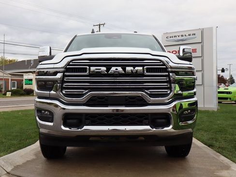 Used 2025 RAM 3500 Laramie image 5