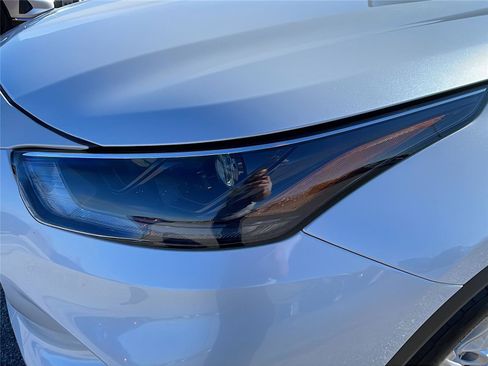 Used 2022 Toyota Highlander L image 9