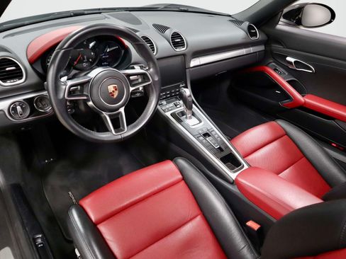 Used 2017 Porsche 718 Boxster RWD image 16