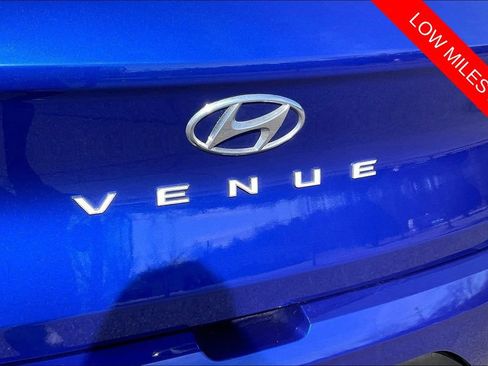 Used 2025 Hyundai Venue Limited FWD image 14
