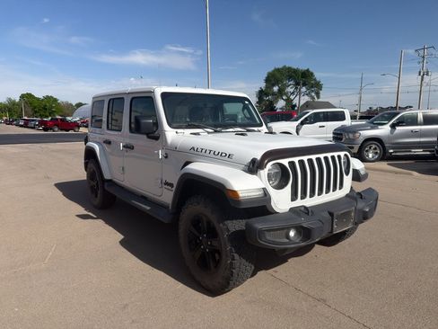 Used 2020 Jeep Wrangler Unlimited Sahara AWD/4WD image 2
