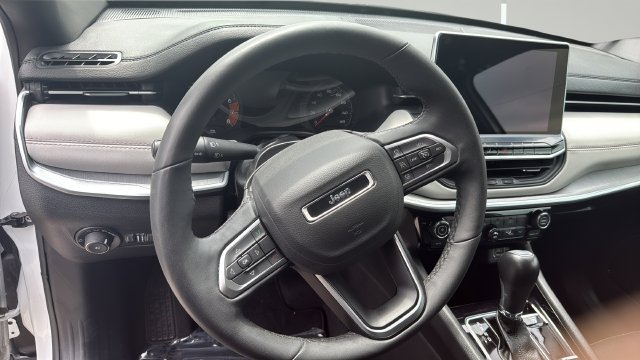 Used 2025 Jeep Compass Limited AWD/4WD image 19