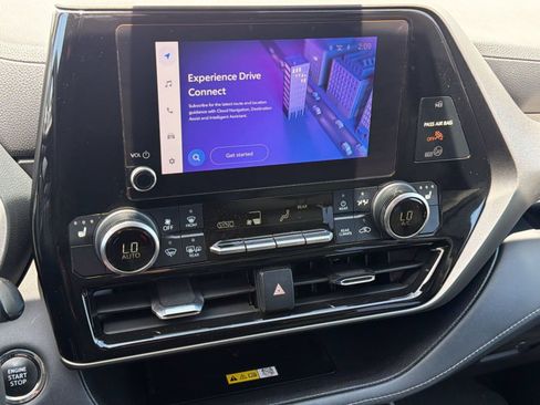 Used 2023 Toyota Highlander XLE FWD image 21