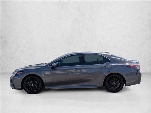 Used 2022 Toyota Camry XSE image 9