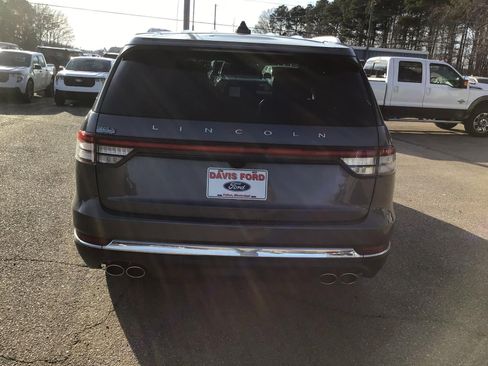 Used 2025 Lincoln Aviator AWD image 10