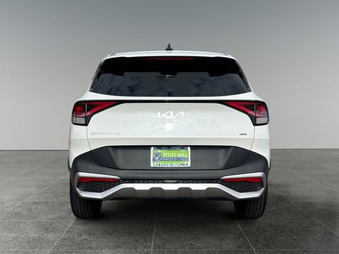 Used 2023 Kia Sportage LX image 7