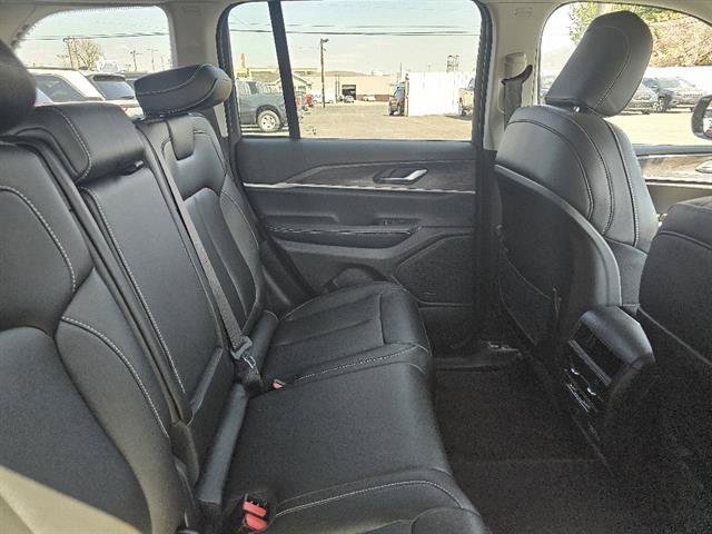 Used 2023 Jeep Grand Cherokee Limited w/ Black Appearance Package AWD/4WD image 8