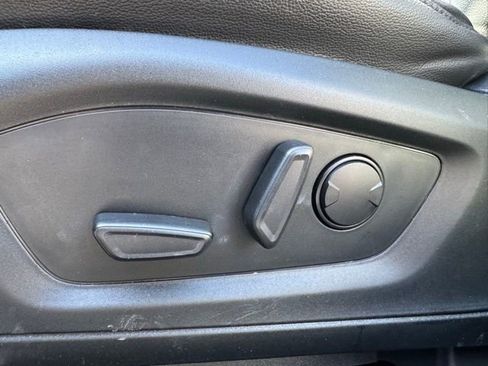 Used 2020 Ford Explorer XLT w/ Equipment Group 202A image 22