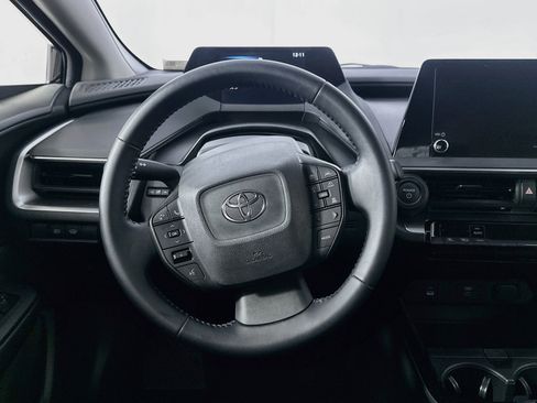 Used 2025 Toyota Prius LE FWD image 18