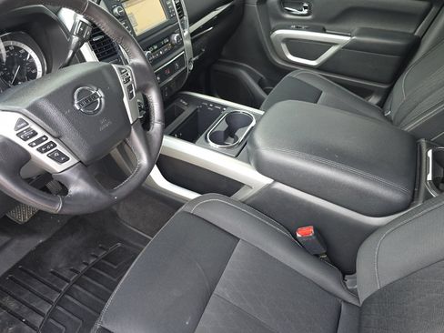 Used 2018 Nissan Titan SV w/ SV Convenience Package AWD/4WD image 10