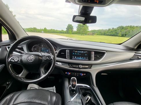 Used 2018 Buick Enclave Essence FWD image 11