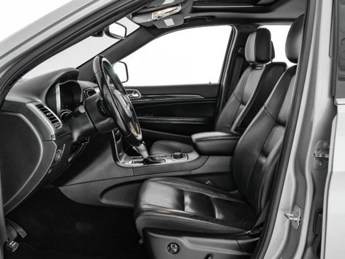 Used 2020 Jeep Grand Cherokee Limited image 28