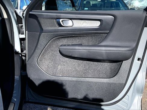 Certified 2024 Volvo XC40 B5 Plus w/ Protection Package Premier image 22