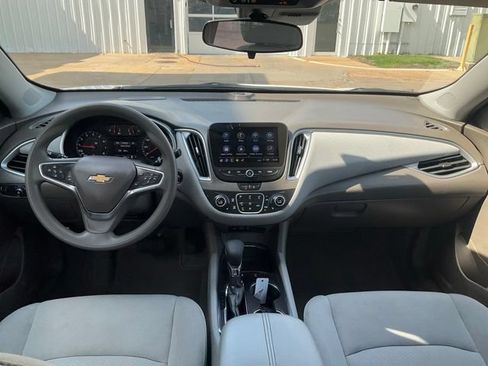 Used 2025 Chevrolet Malibu LT FWD image 4