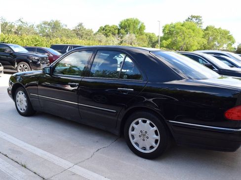 Used 1998 Mercedes-Benz E 320 Sedan image 4