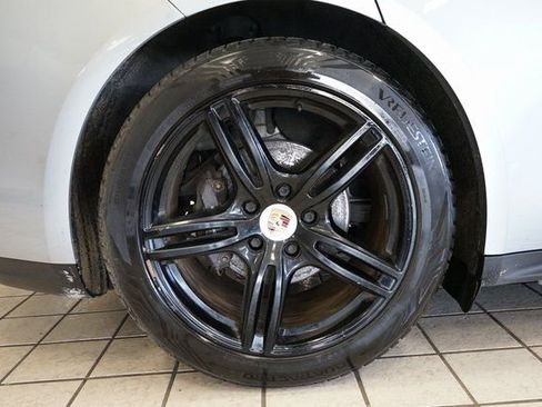 Used 2019 Porsche Panamera 4 image 65