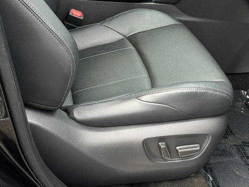 Used 2021 Toyota Venza Limited w/ Carpet Mat Package (TMS) AWD/4WD image 11