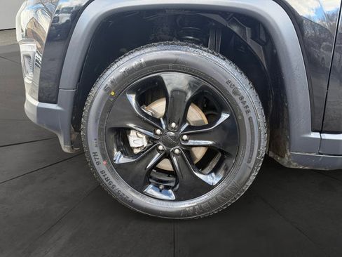 Used 2020 Jeep Compass Latitude image 9