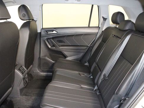 Used 2024 Volkswagen Tiguan SE image 11