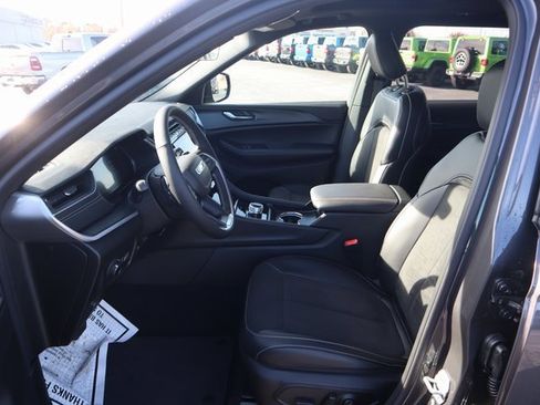 New 2025 Jeep Grand Cherokee L Altitude image 5