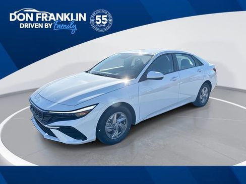 Used 2025 Hyundai Elantra SE FWD image 1