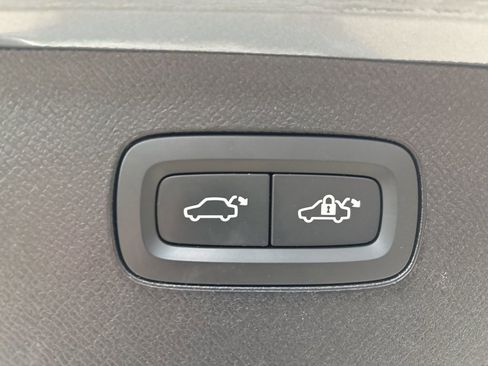 Used 2023 Volvo XC90 B5 Core w/ Climate Package image 39