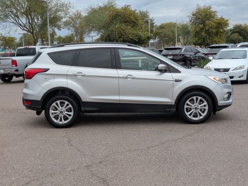 Used 2019 Ford Escape SEL image 2